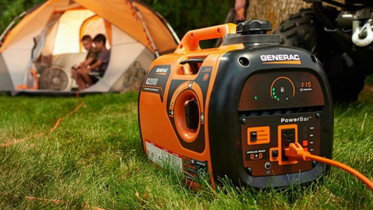 16 Peralatan Camping Esensial yang Perlu Kamu Miliki!